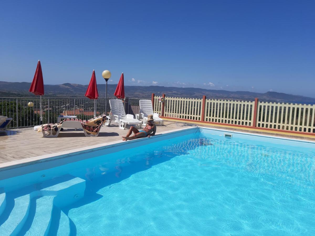 Casa Vacanze "La Caldosa" Badesi Extérieur photo