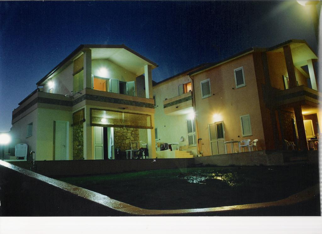 Casa Vacanze "La Caldosa" Badesi Extérieur photo