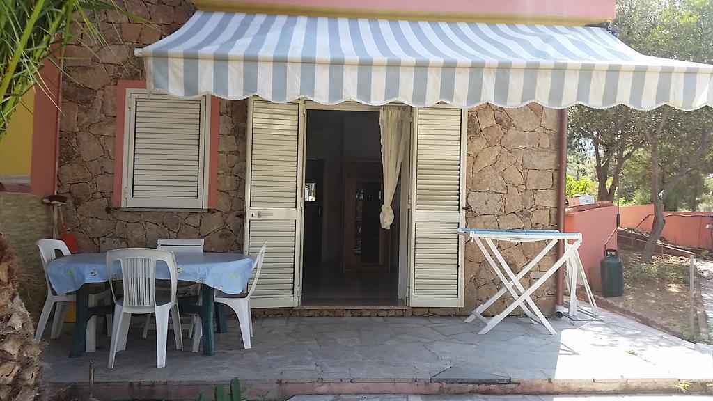 Casa Vacanze "La Caldosa" Badesi Extérieur photo