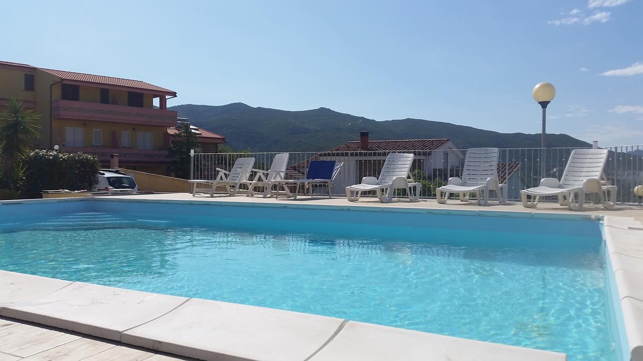 Casa Vacanze "La Caldosa" Badesi Extérieur photo