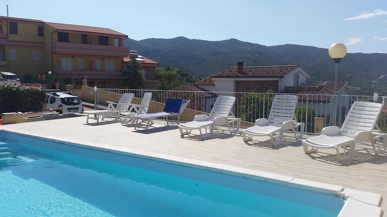Casa Vacanze "La Caldosa" Badesi Extérieur photo